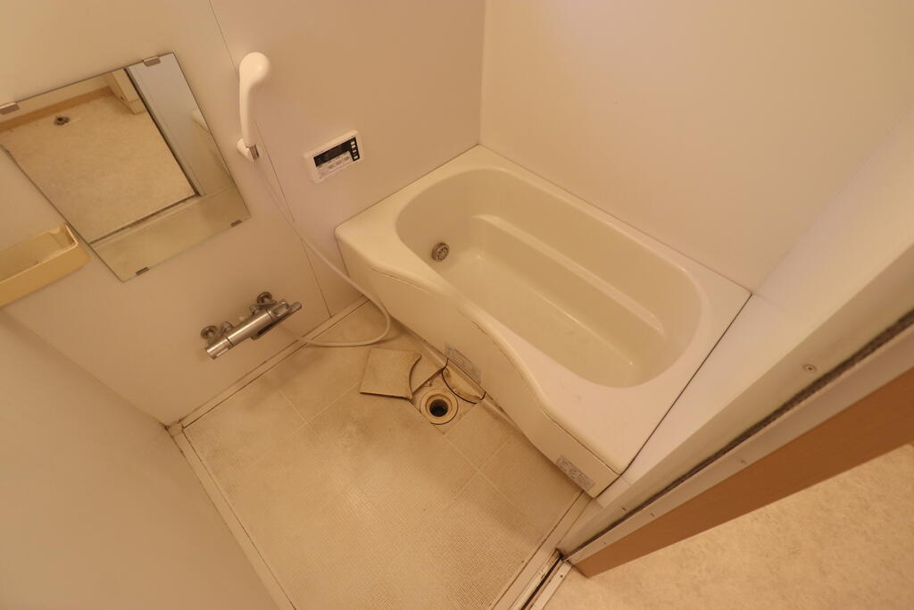 バス・シャワールーム　追い炊き機能付き♪