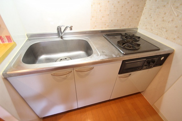 キッチン　同物件、別号室の写真です