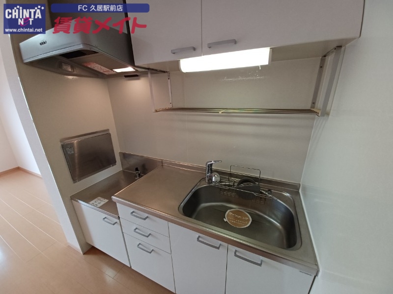 キッチン　同建物の別部屋写真です