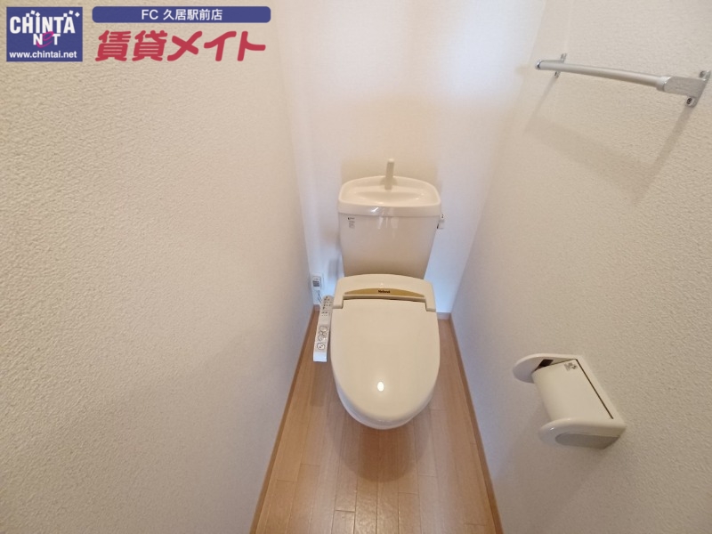 トイレ　同建物の別部屋写真です