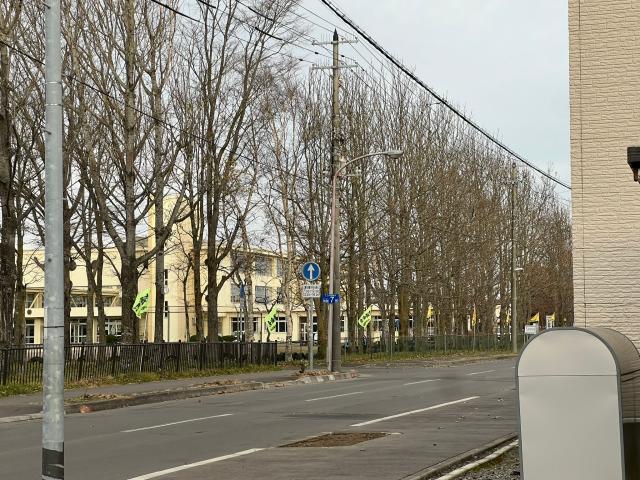 小学校　釧路市立鳥取西小学校（小学校）まで977m