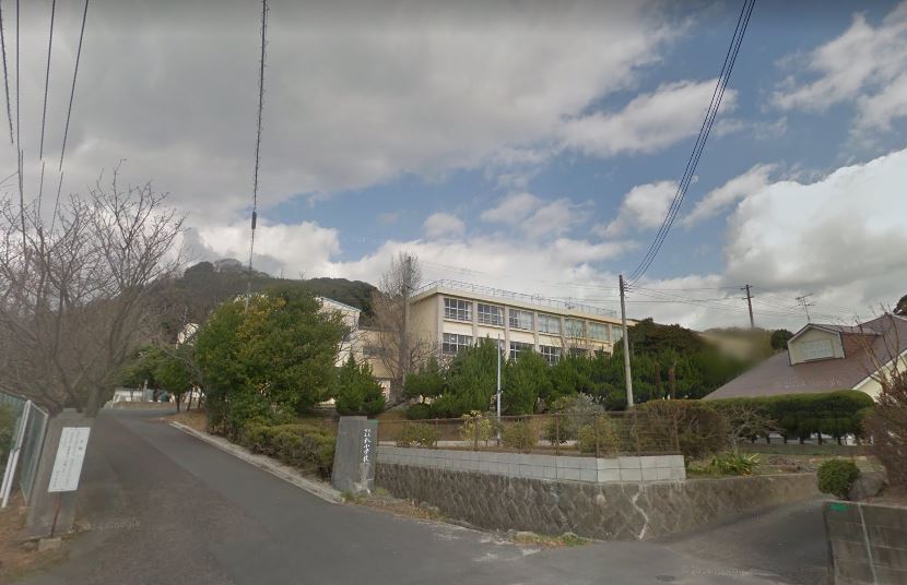 小学校　水巻町立杁小学校（小学校）まで833m