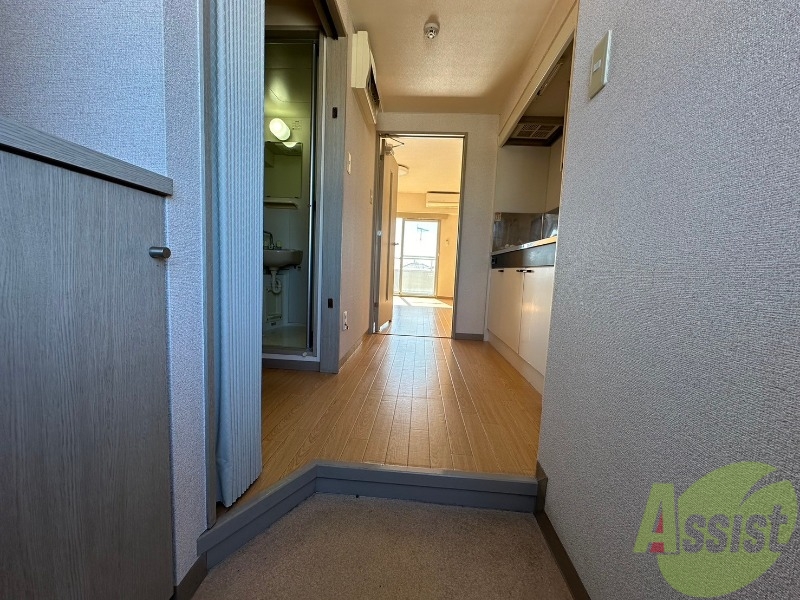 玄関　玄関も広々と開放的で使い勝手がいいですよ。