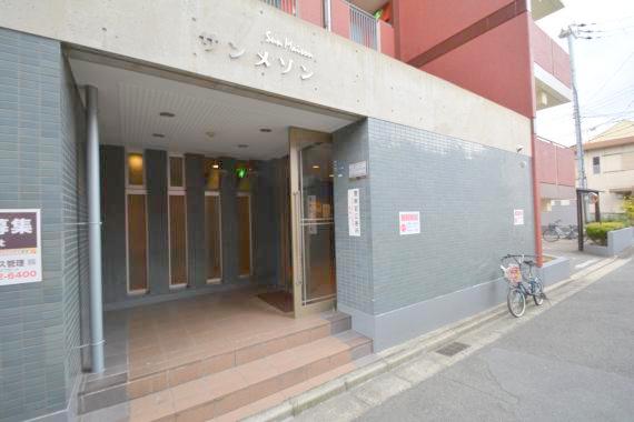 エントランス　エントランス周辺はいつもキレイに片付けられています。