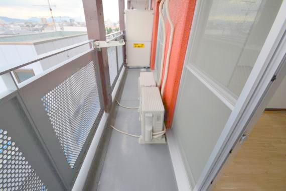 バルコニー　風通しの良いバルコニー。洗濯物もよく乾きそうです。