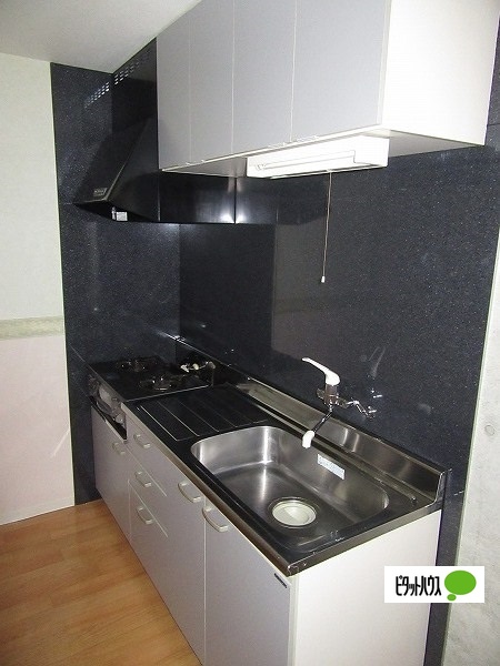 キッチン　同物件別部屋