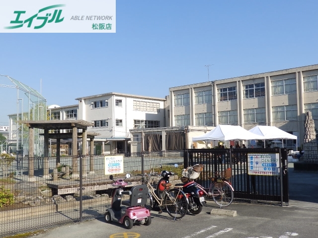 小学校　松阪市立幸小学校（小学校）まで84m