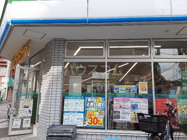 コンビニ　ファミリーマート 中野桃園店（コンビニ）まで379m