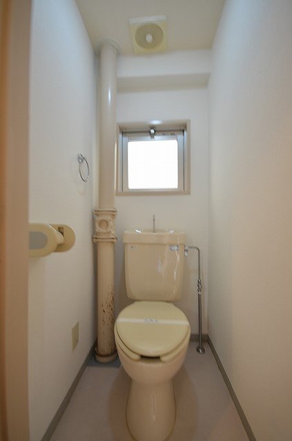 トイレ　別号室の写真です