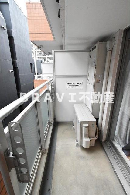バルコニー　【BRAVI南堀江】十分な収納スペースがあります