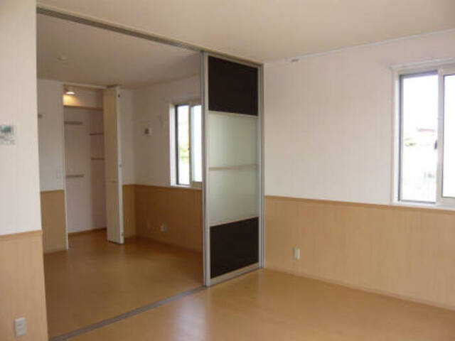 居室・リビング　１０２室内(3)