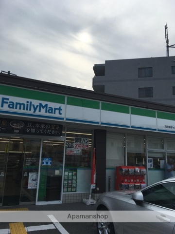 コンビニ　ファミリーマート（コンビニ）まで979m