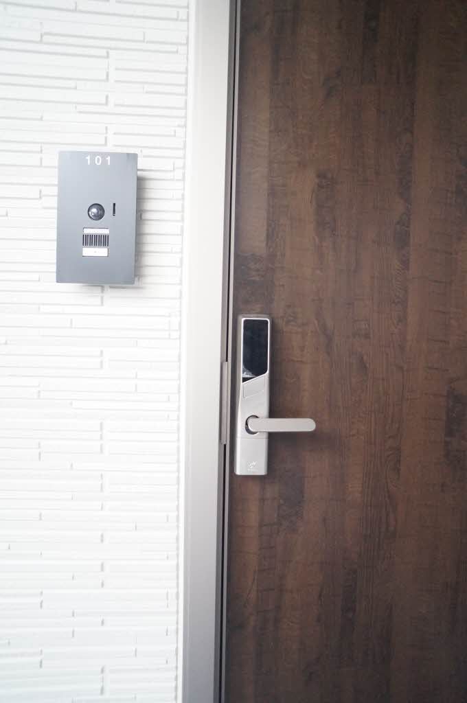 セキュリティ　玄関