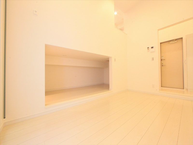 居室・リビング　アンダーロフトあり　天井高いです