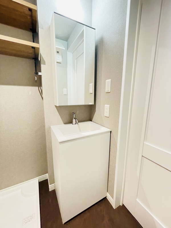 洗面設備　朝の支度にも助かる、独立の洗髪洗面化粧台