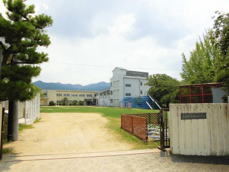 小学校　太子町立磯長小学校（小学校）まで1387m