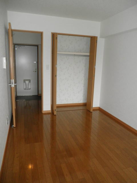 居室・リビング　反転