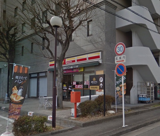 コンビニ　デイリーヤマザキ（コンビニ）まで957m