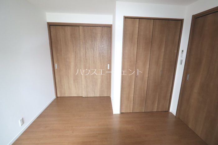 その他共有部分　明るい居室です☆