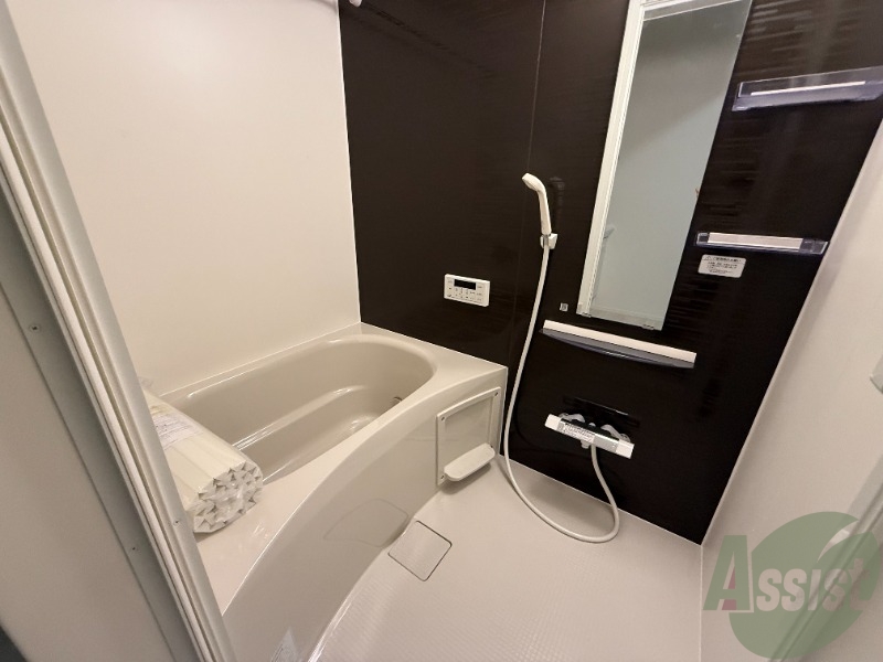 バス・シャワールーム　１日の疲れはお風呂で癒しましょう。追い焚き機能付きです。