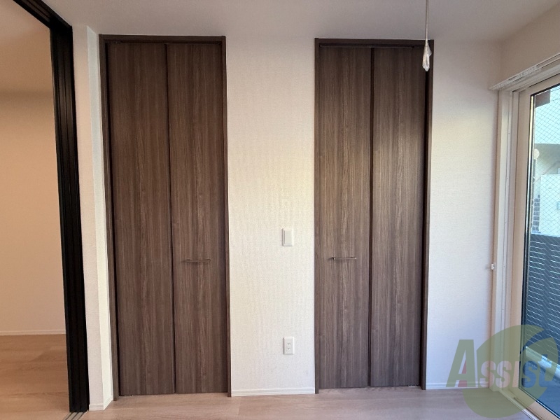 収納　洋室のクローゼット。中は広いのでしょうか。