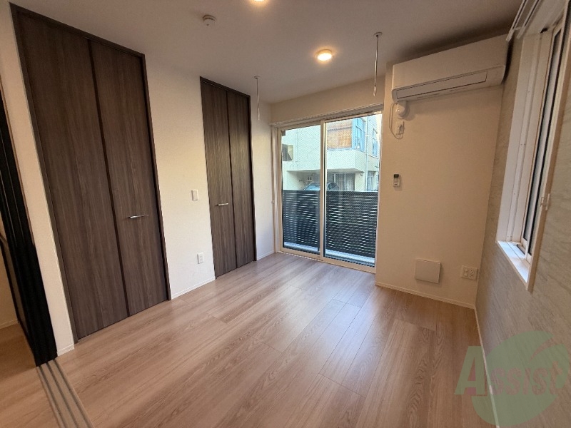 その他部屋・スペース　４．６帖の洋室。寝室としてご使用くださいませ。