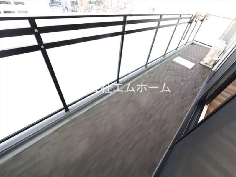 バルコニー　広々したバルコニー