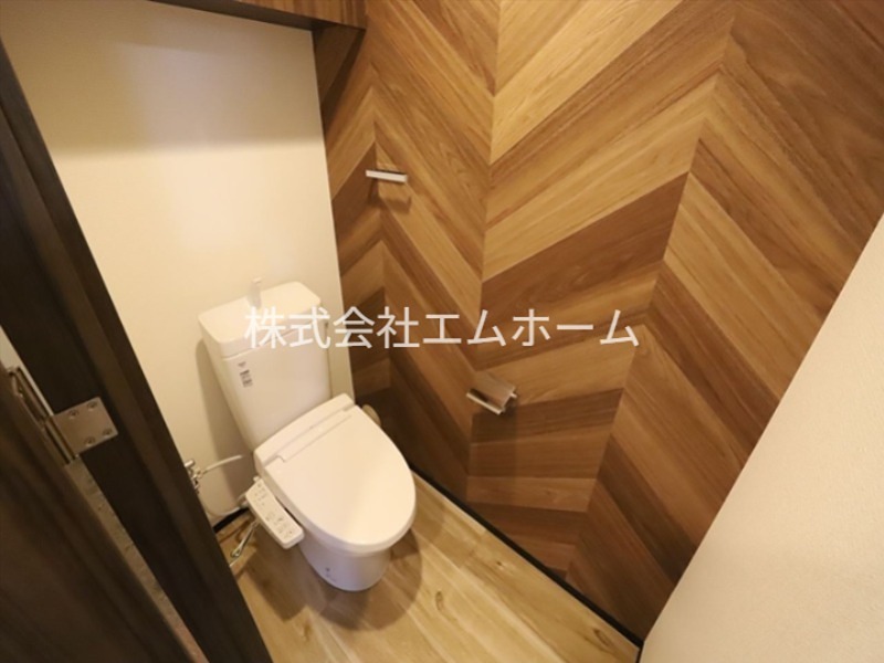 トイレ　落ち着いたトイレ空間　ウォシュレット付