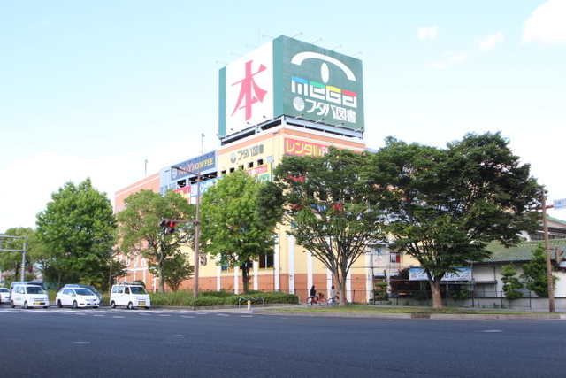 ショッピングセンター　フタバ図書ＭＥＧＡ中筋店（ショッピングセンター）まで350m