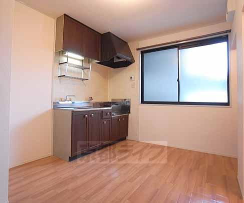 居室・リビング　広々としたダイニングキッチンです。