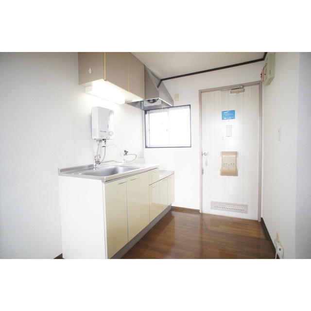 玄関　窓があり風通しも良好