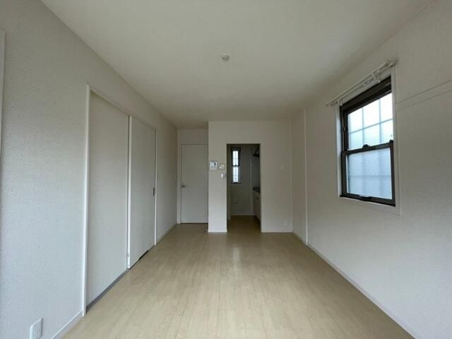 その他部屋・スペース　2面彩光☆フローリングの明るいお部屋です♪