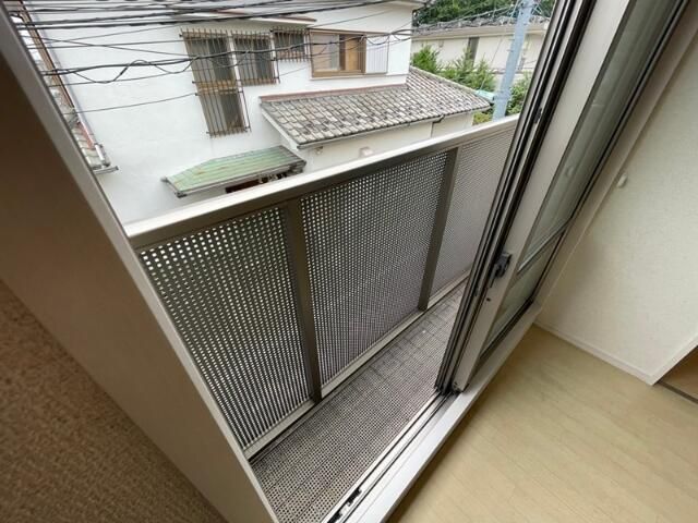 バルコニー　バルコニーあり。