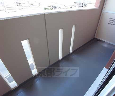 バルコニー　布団も十分干せます。