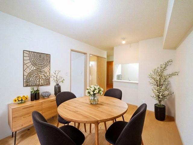 居室・リビング　CGで家具等を配置したもので家具等は含まれません