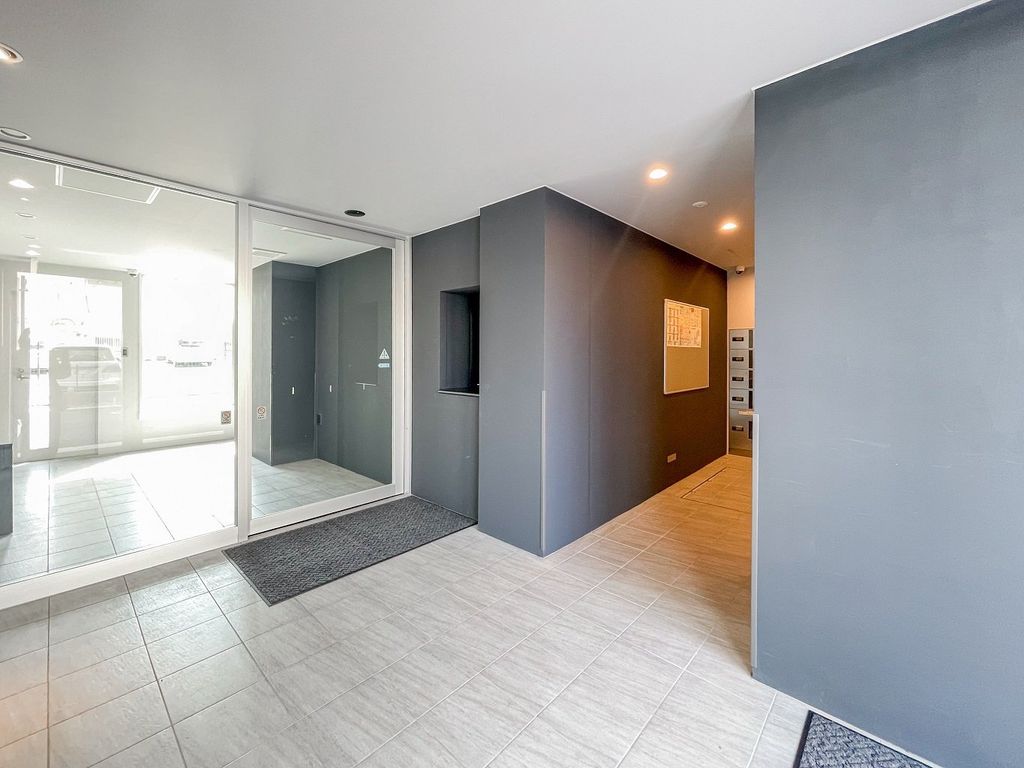 エントランス　エントランス