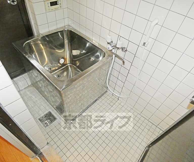 バス・シャワールーム　清潔感のあるバスルーム。