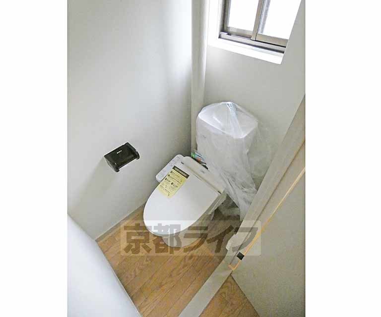 トイレ　ウォシュレット完備。