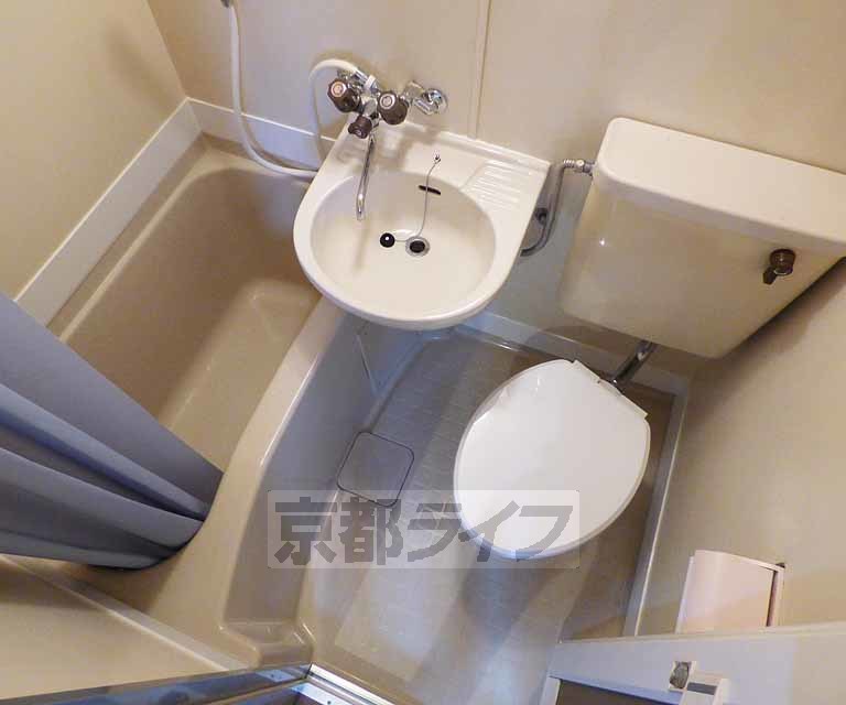 バス・シャワールーム　広々とした浴室です。