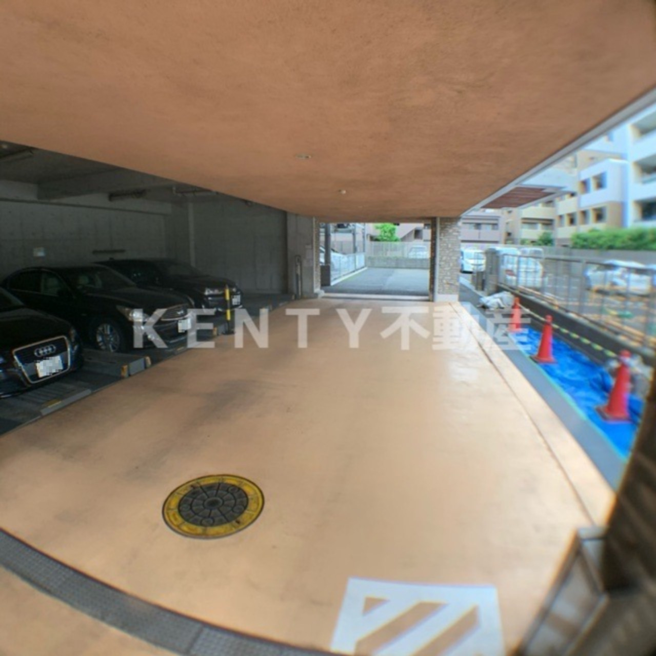 駐車場　駐車場があるので、車を買う予定の方も安心です