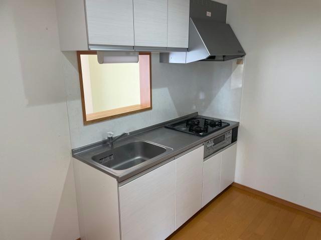 キッチン　システムキッチン（3口）