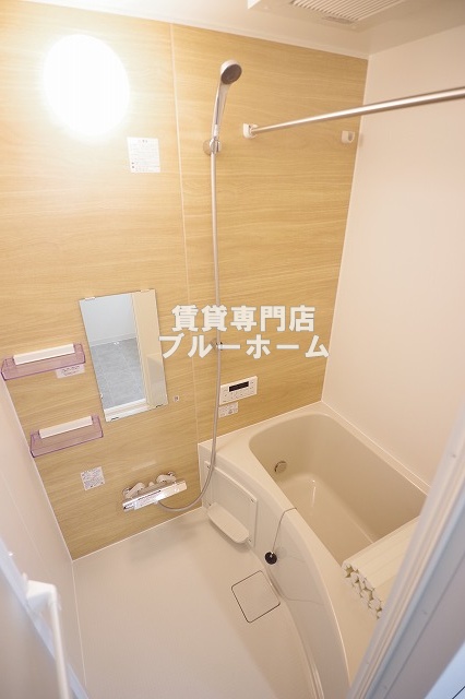 バス・シャワールーム　浴室乾燥機付き！