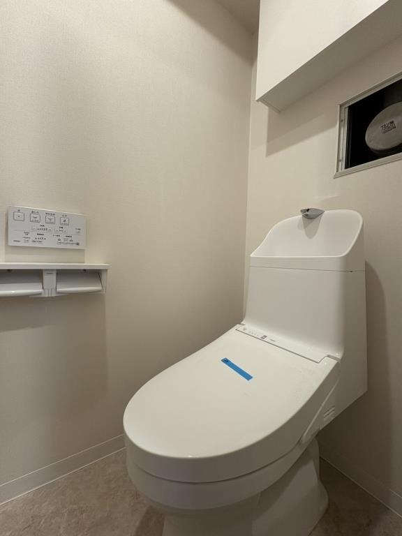 トイレ　温水洗浄便座付き