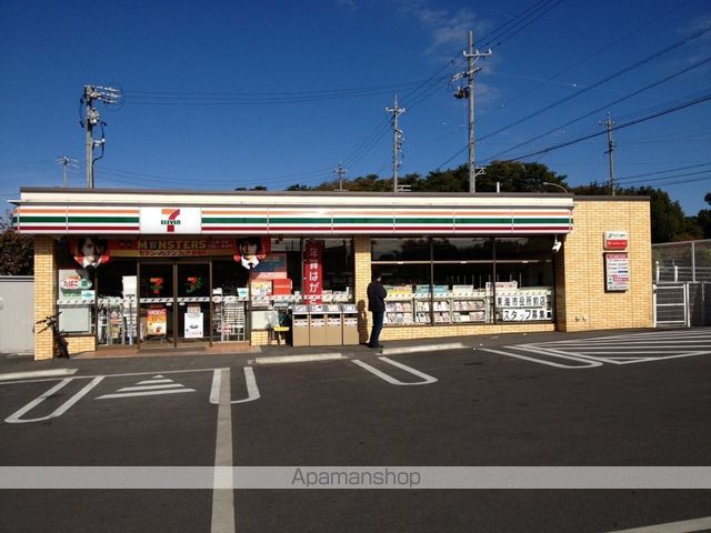 コンビニ　セブン－イレブン東海市役所前店（コンビニ）まで556m