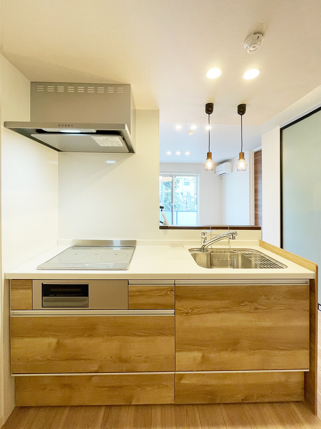 キッチン　お洒落でかわいい照明がついています