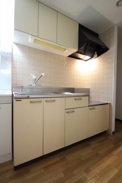 キッチン　同物件別号室の写真です。