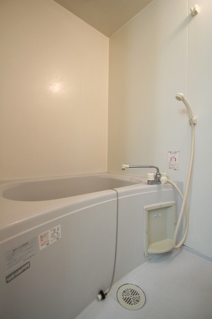 バス・シャワールーム　同物件別号室の写真です。
