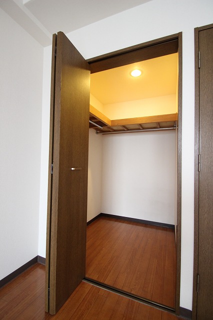 収納　同物件別号室の写真です。