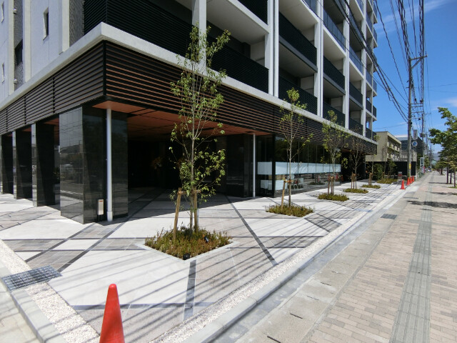 エントランス　エントランス