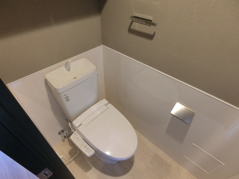 トイレ　温水洗浄機能付